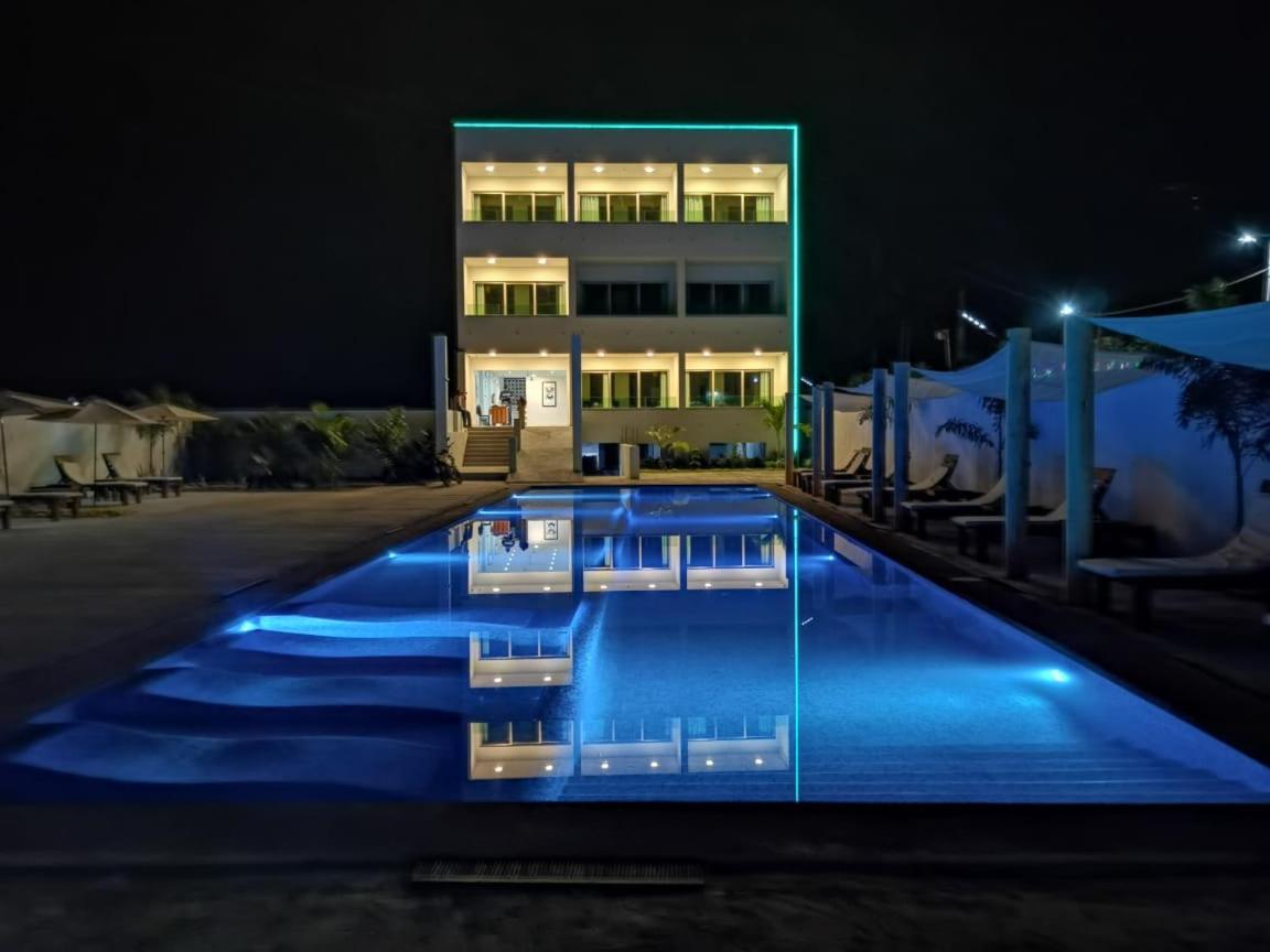 Malaki Hotel Los Ayala Exterior photo